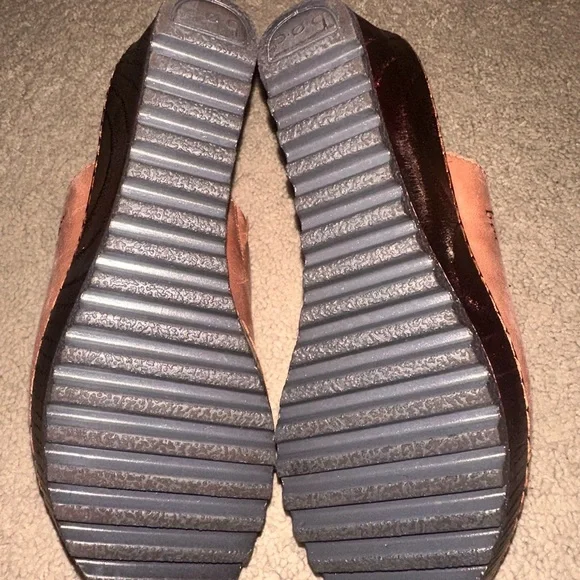 b.o.c. Women's Tan Leather Mules - Picture 4 of 8